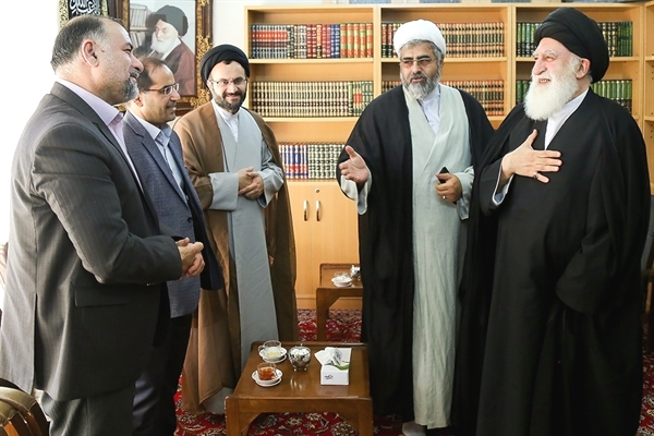 دیدار مسوولان همایش بین المللی فرآورده های حلال با آیت الله علوی بروجردی