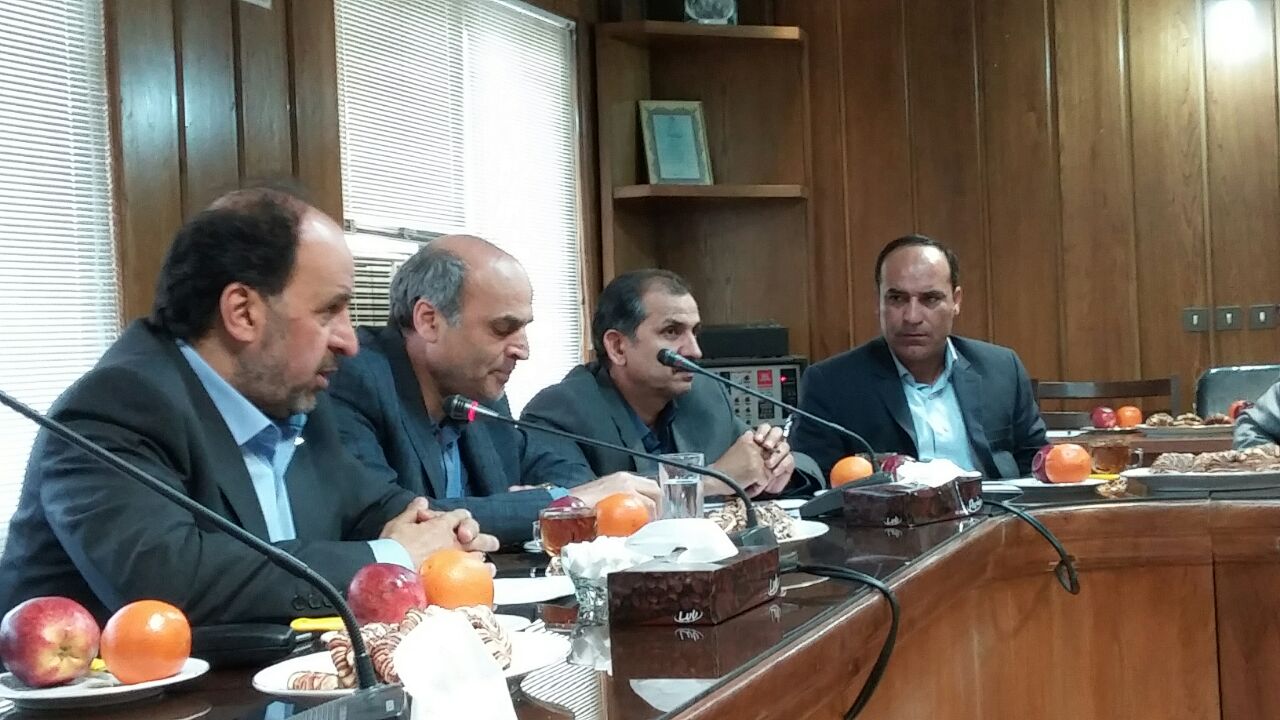 نشست مدیر نظارت بر مواد غذایی،آرایشی و بهداشتی با انجمن تولیدکنندگان فرآورده های همگن استان
